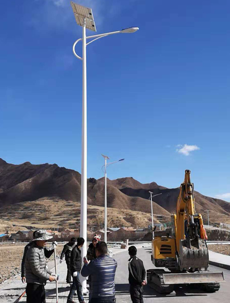 甘南碌曲10米工业园区太阳能路灯项目