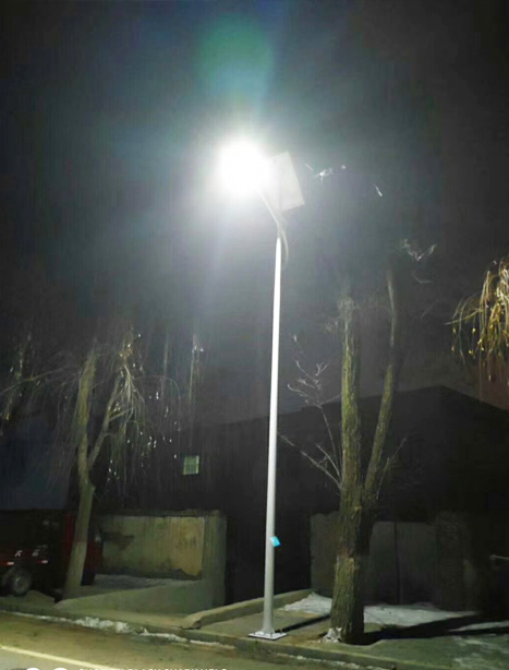 积石山县工业园区太阳能路灯项目