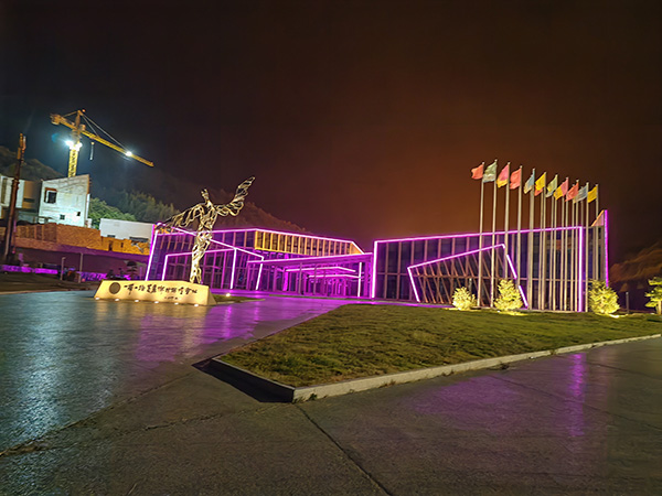 城市亮化是现代城市建设的重要组成部分，它不仅可以美化城市的夜景，还能提升城市的整体形象。随着科技的不断进步，城市亮化也得到了更多的关注和创新。本文将介绍一些关于城市亮化的创意和技术，帮助读者了解工业园区城市亮化的重要性以及如何进行工业园区城市亮化的规划和实施。