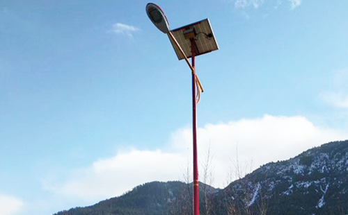 如何选择高质量的工业园区太阳能路灯材料：全方位指南